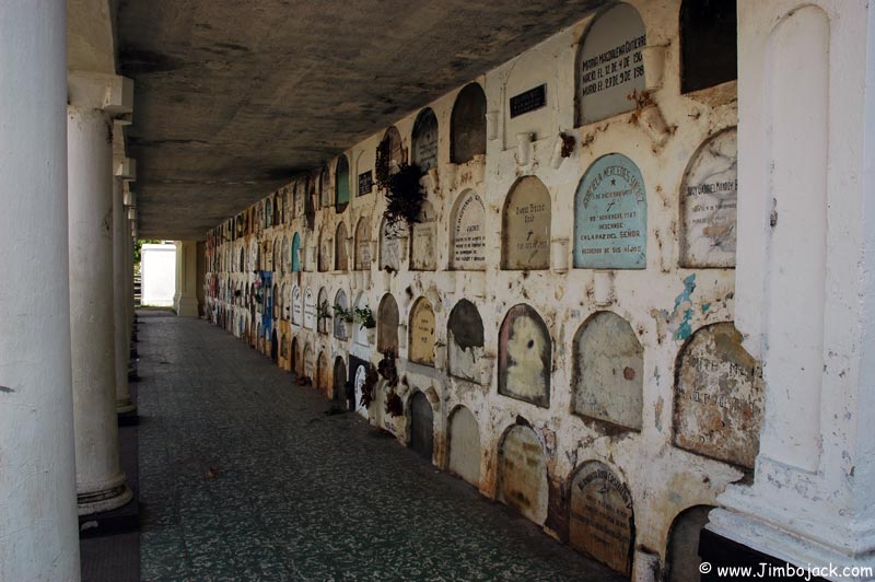 Nicaragua_Cemetery_003.jpg