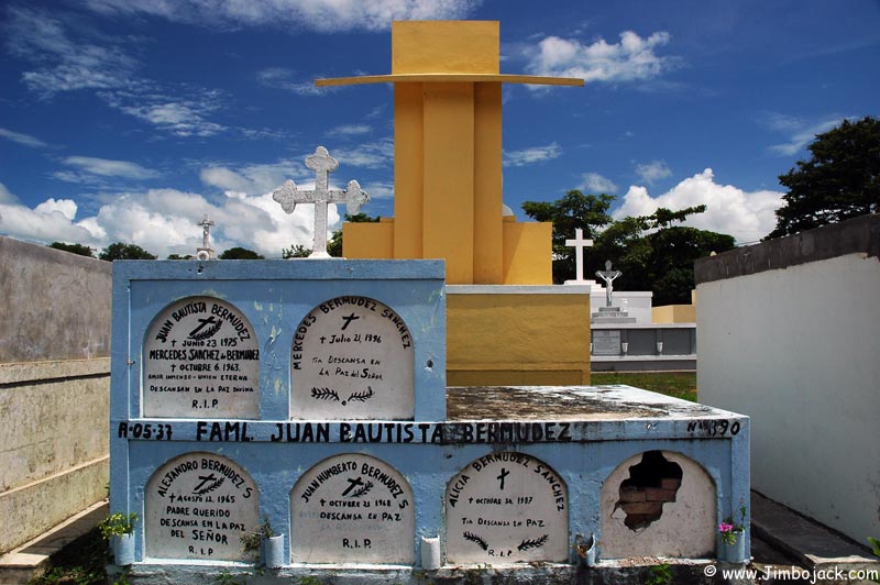 Nicaragua_Cemetery_023.jpg