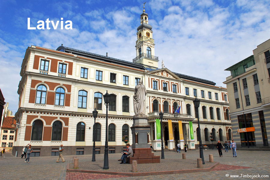 Index - Latvia - City square in Riga
